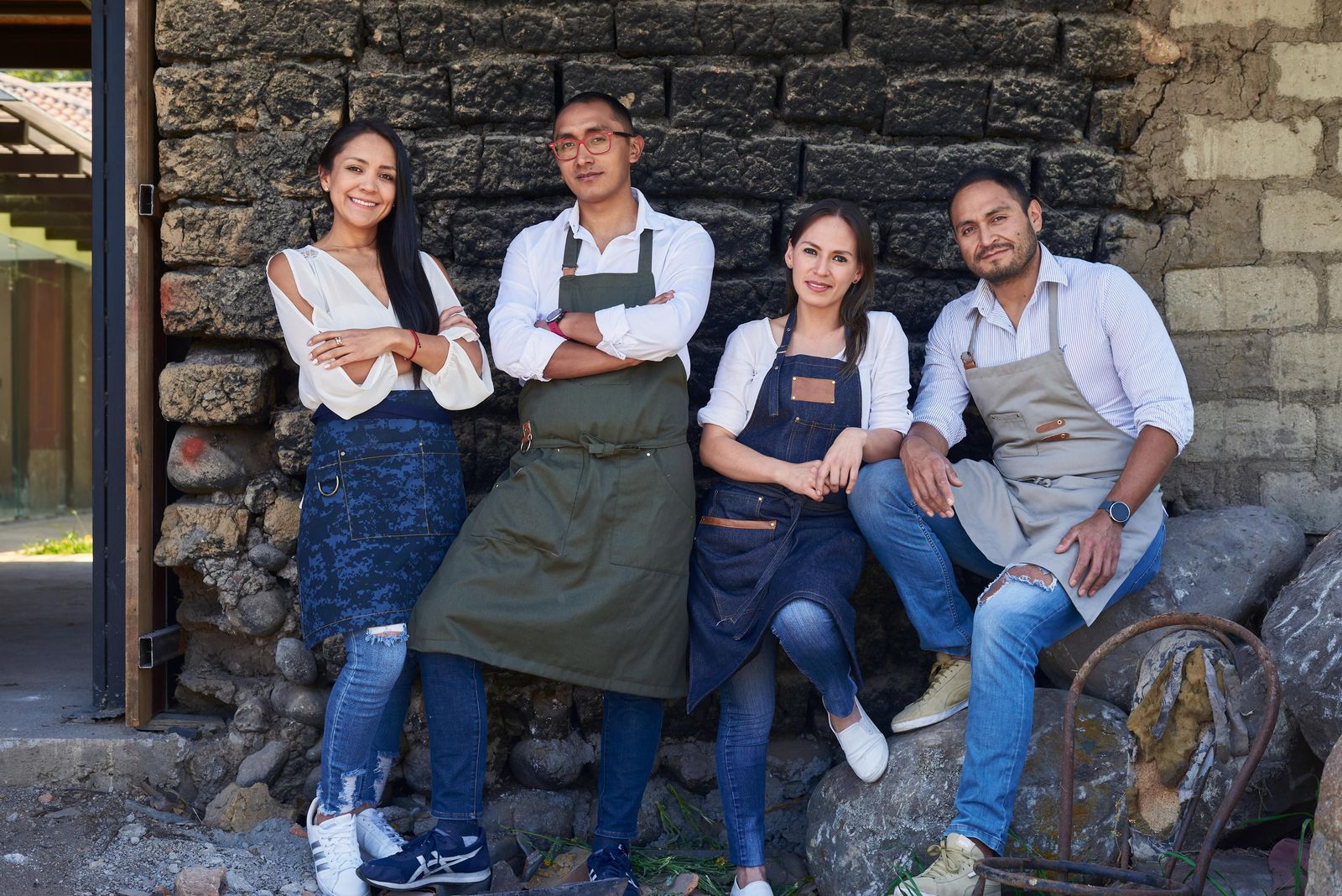 Ronald y Manolo Morocho junto a Mariela y Verónica, fundadores del grupo Cocina Libre en Cuenca